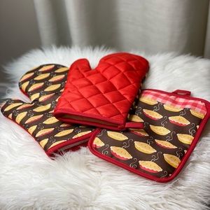 3 piece quilted apple pie pot holder and mittens!